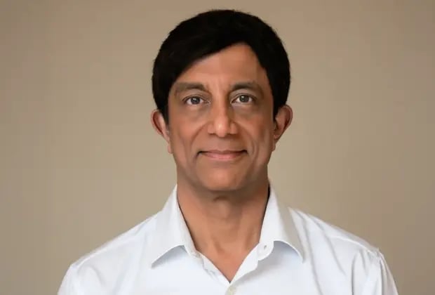 Husseini Manji headshot