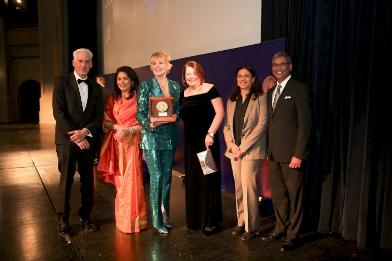 Sharon_Stone_Presents_Galien_Golden_Jubilee_Awards_2022